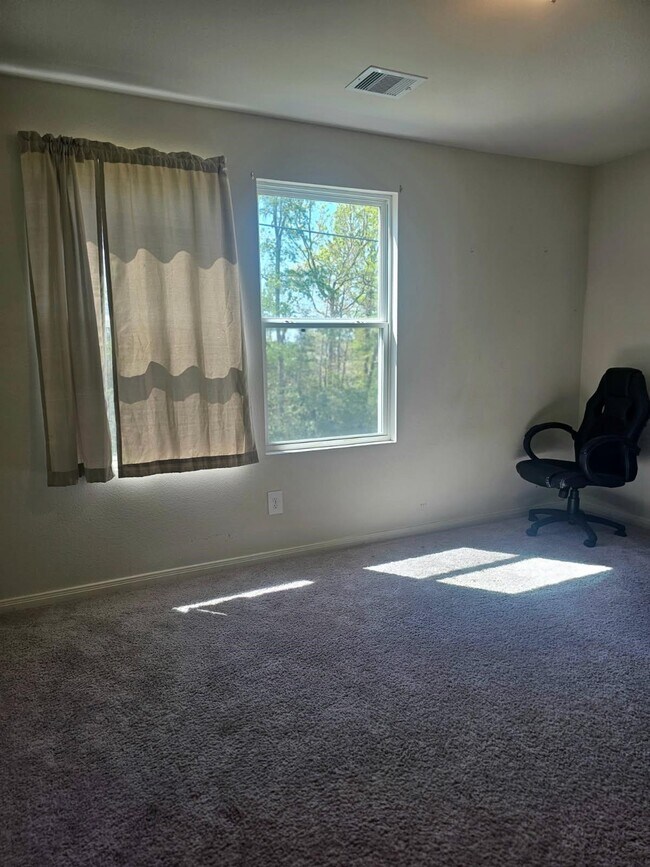 Building Photo - 1010 Cedar Point Dr