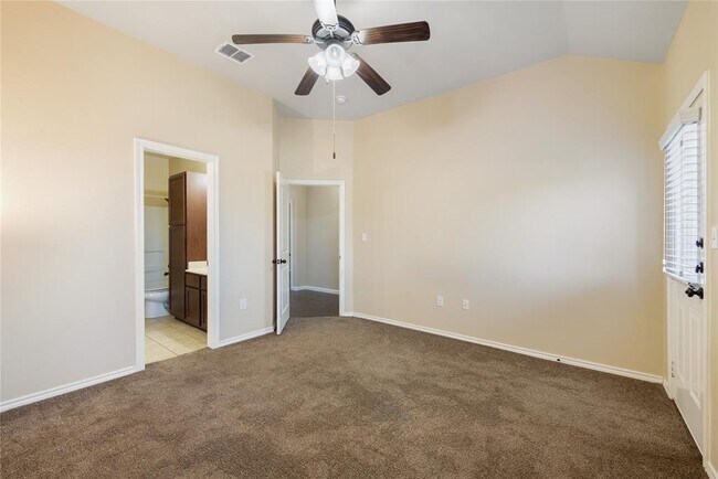 Building Photo - 101 Creekside Villa Dr