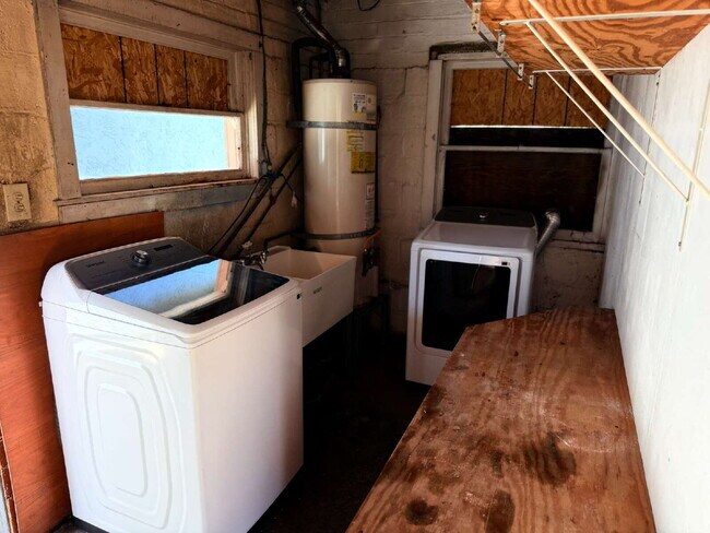 Building Photo - Beautifully Remodeled 4 Bed / 2.5 Bath Home for Rent – National City (ADA Friendly)