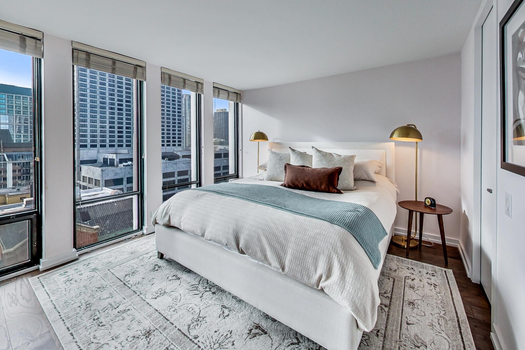 Building Photo - 200 E Delaware Pl