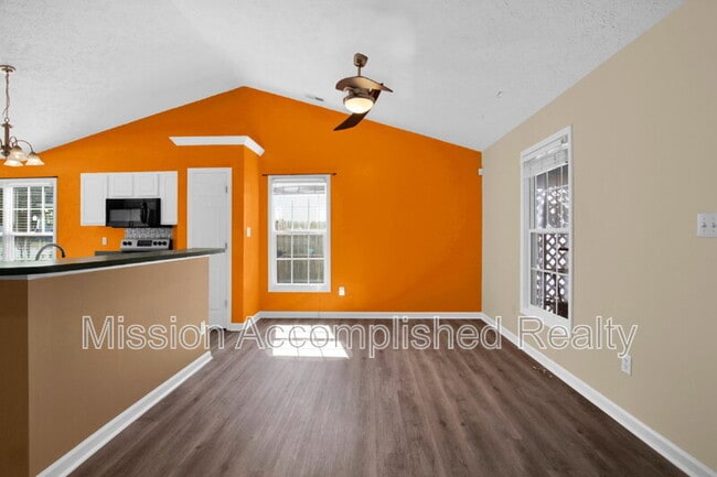 Building Photo - 3918 Red Oak Dr