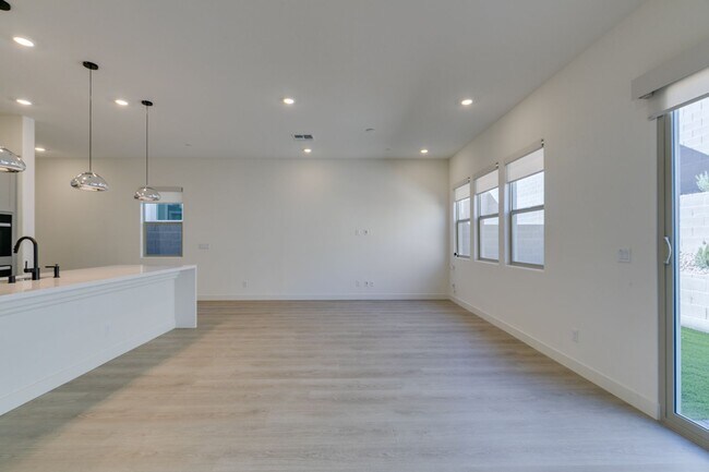 Building Photo - Brand New 4 Bedroom + Den/Office in Summerlin