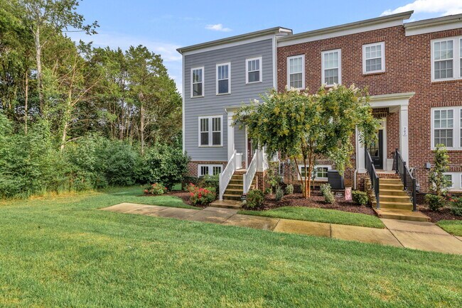 Building Photo - 300 Kara Ln