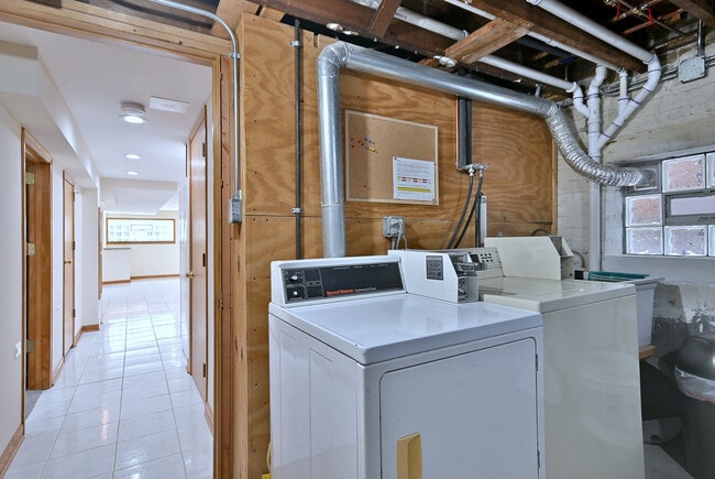 Building Photo - 5028 N Parkside Ave