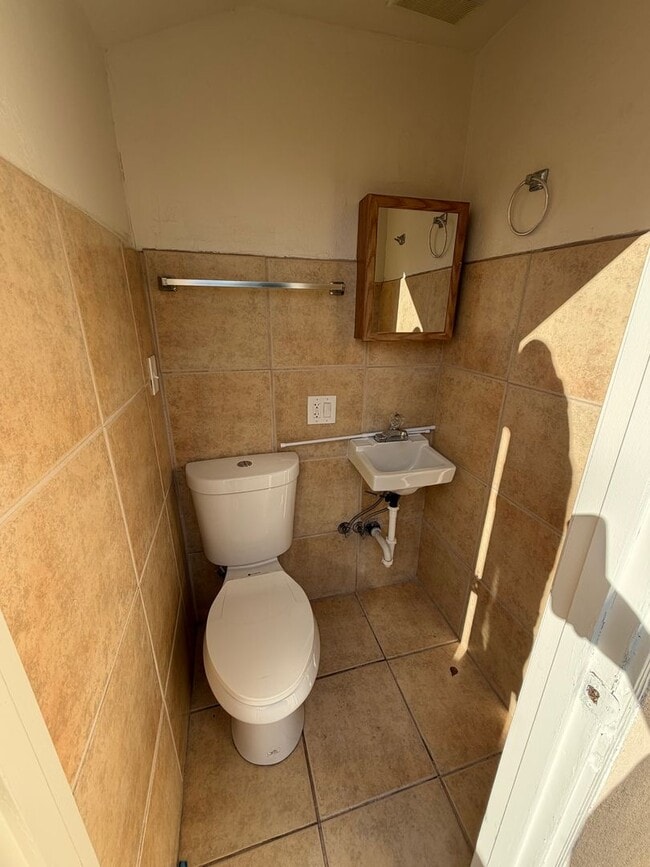 Building Photo - Spacious Home in Prime Pacific Beach Location