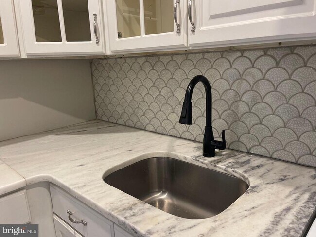 Building Photo - 21 S Main St