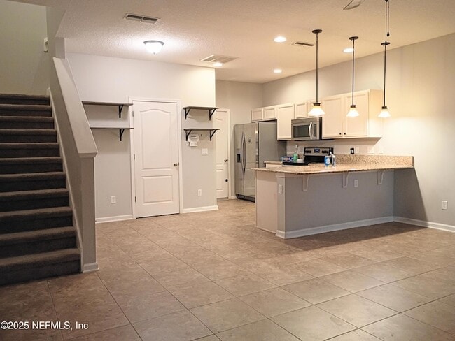 Building Photo - 425 Oasis Ln