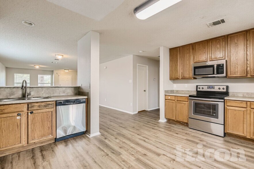 Building Photo - 4877 Trail Hollow Dr