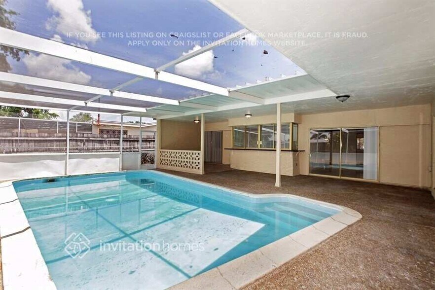 Building Photo - 3820 S Lake Terrace