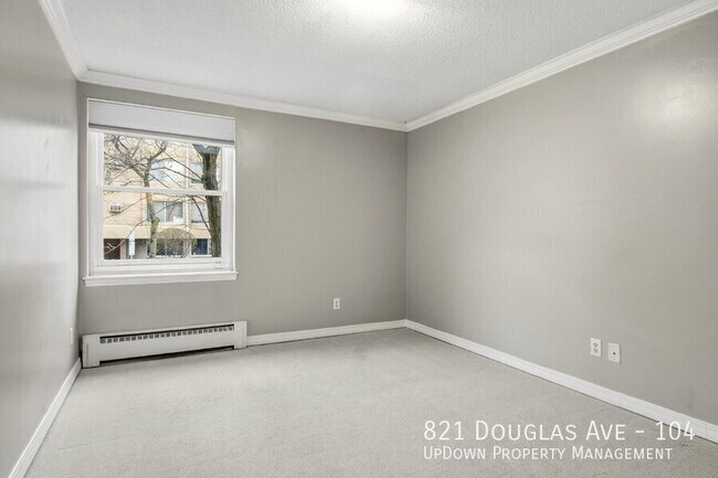 Building Photo - 821 Douglas Ave