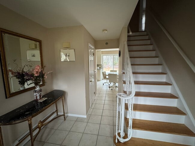 Building Photo - 5 Glenn Dr