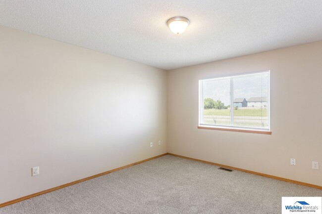 Building Photo - 3 bedroom 2 bath  - NE Wichita ***$200 Off...