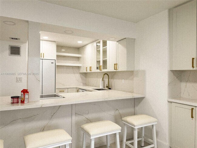 Building Photo - 3140 S Ocean Dr