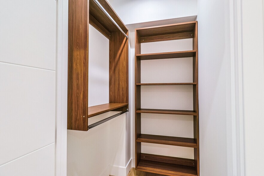 Building Photo - 4848 W 17th St