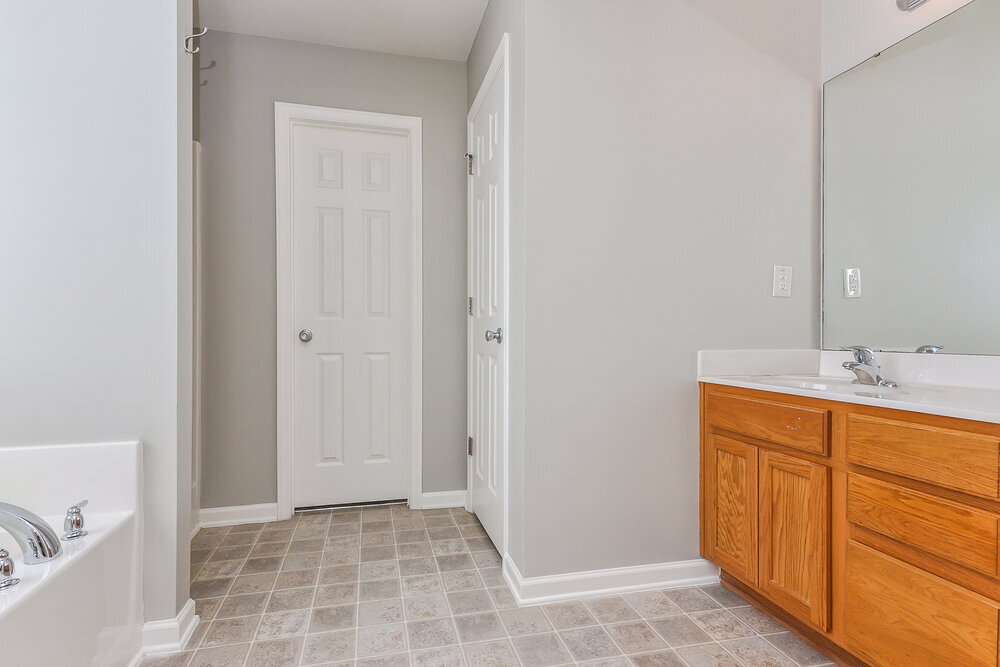 Building Photo - 804 Red Oak Tree Dr