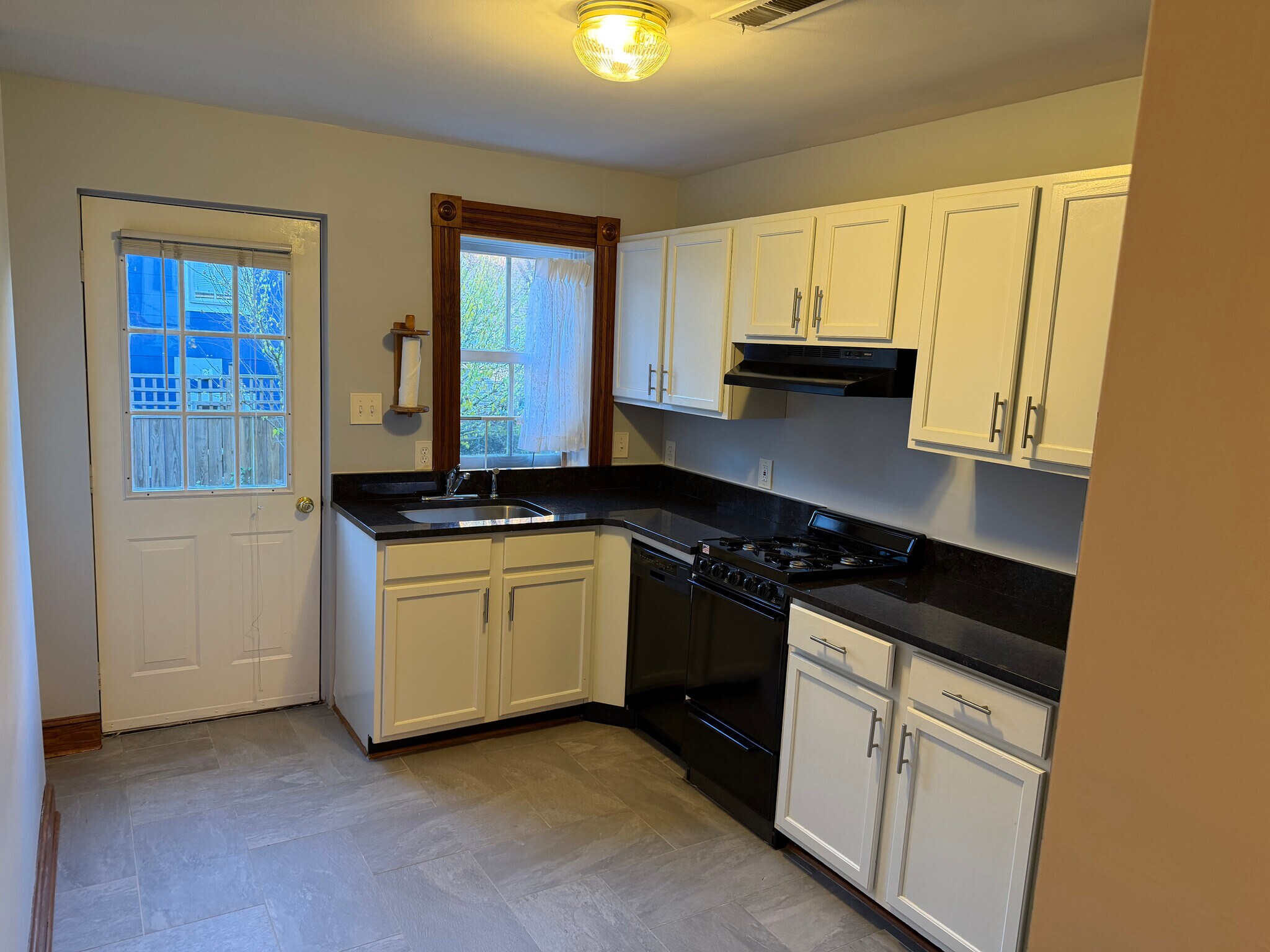 Kitchen - 50 Cornhill St