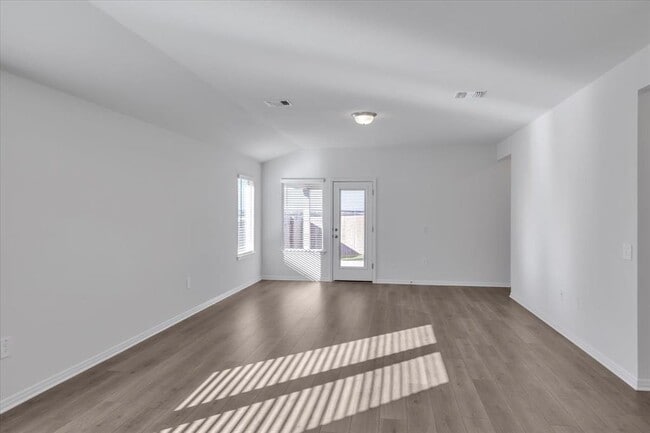 Building Photo - 5020 Hazelnut Ln