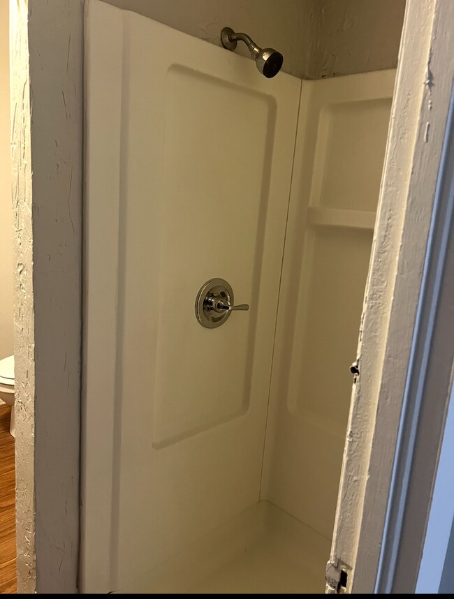 Building Photo - 2nd floor unit - Huge Loft Area