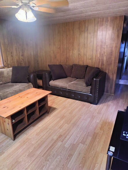 Building Photo - 102 Helms Cir