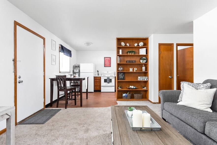 Building Photo - Meadow Park Apartments