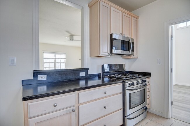 Building Photo - FOR RENT - NORFOLK!