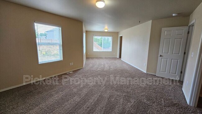 Building Photo - 2369 SW Siskin Cir