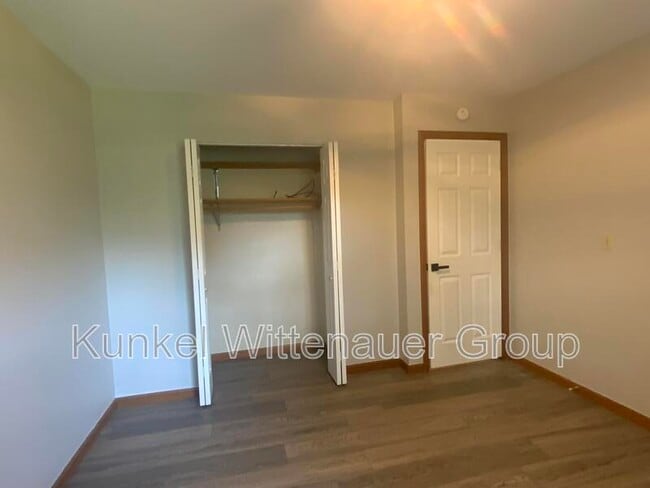 Building Photo - 111 Twin Oaks Dr
