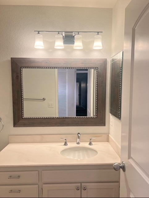 Ba2 Vanity - 326 Paseo Primavera