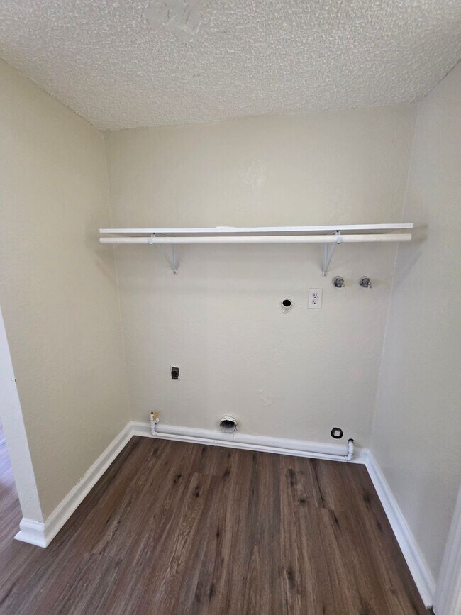 Building Photo - 2009 Oregon St