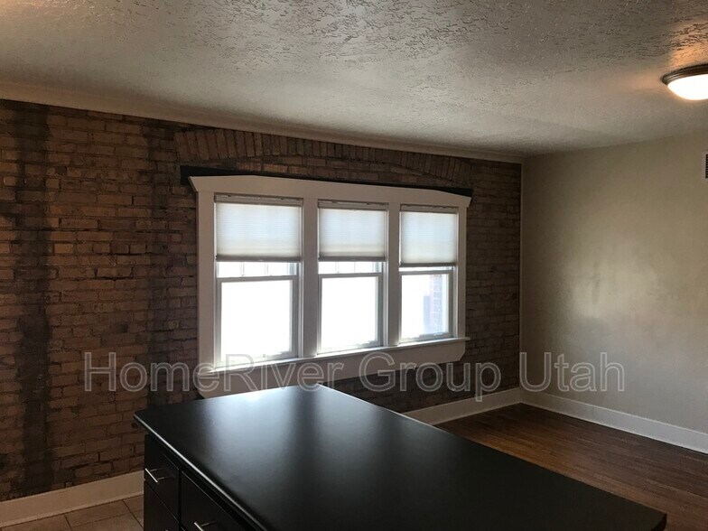 Building Photo - 555 E 100 S
