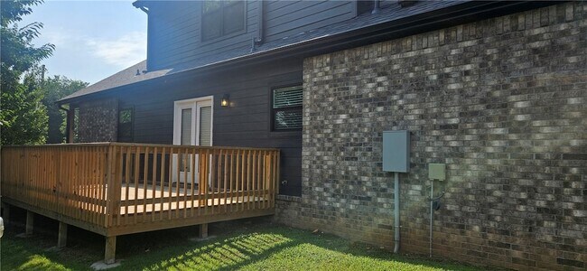Building Photo - 310 W Kinniburgh Dr