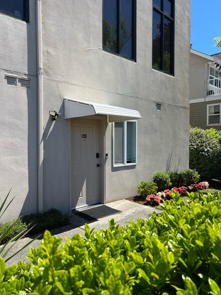 Building Photo - 801 23rd Ave S