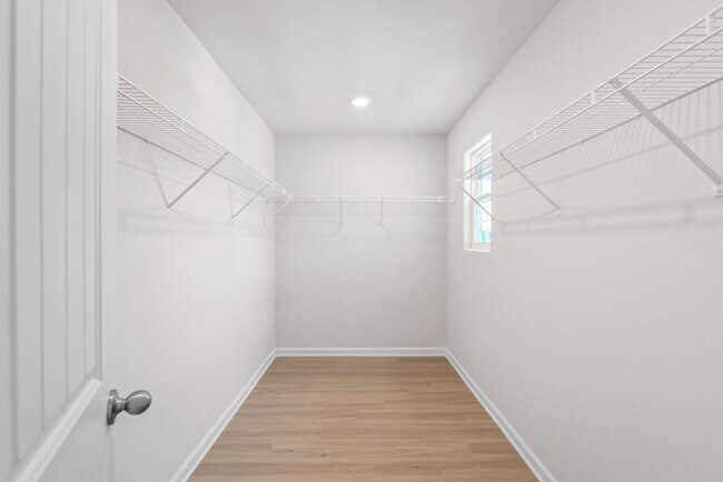 Building Photo - Modern Home with Great Layout!