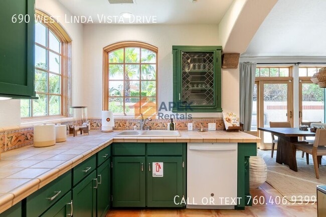 Building Photo - 690 W Linda Vista Dr