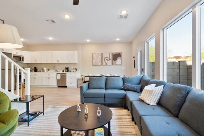 Building Photo - 16601 N Parkview Pl