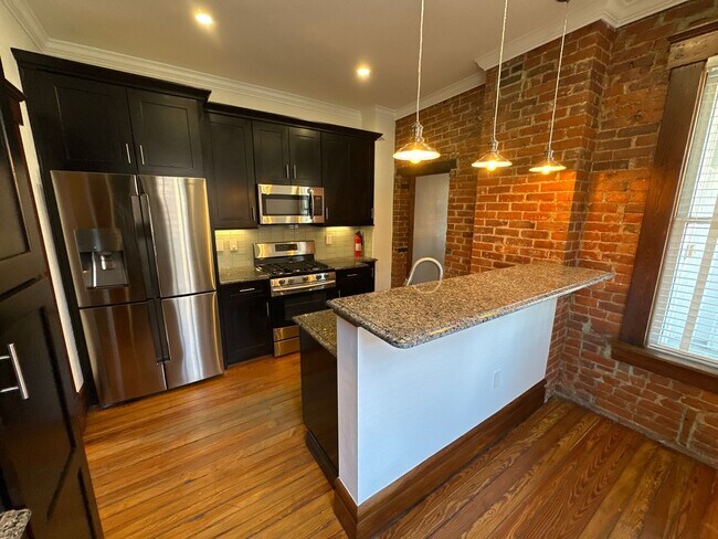 Building Photo - 138 E Lincoln St