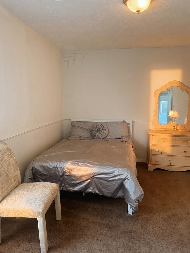 Building Photo - 15922 Cutten Rd