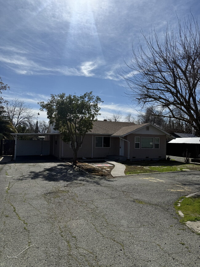 Primary Photo - Charming 3-bedroom, 2-bathroom home locate...