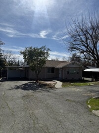 Building Photo - Charming 3-bedroom, 2-bathroom home located in the heart of Brentwood