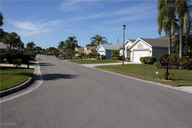 Building Photo - 15057 Balmoral Loop