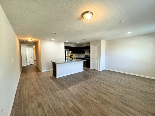 Building Photo - BEAUTIFUL 2/2 BOTTOM FLOOR UNIT!