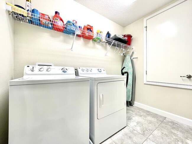 Building Photo - Available Move In 06/01! - Beautiful 3 Bed...