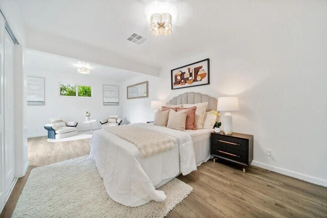 Building Photo - SUNNYVALE - Updated 3B/2B Single Family Home