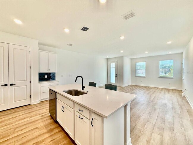 Building Photo - 2031 Wild Heron Ct