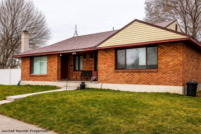 Building Photo - 690 Holbrook Drive