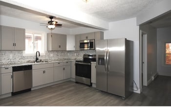 Building Photo - 72 Hall St