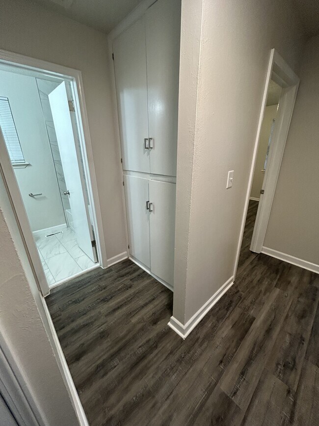 Building Photo - 1623 Denison Dr