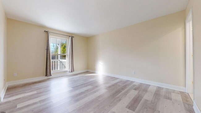 Building Photo - 450 Redwood Ave