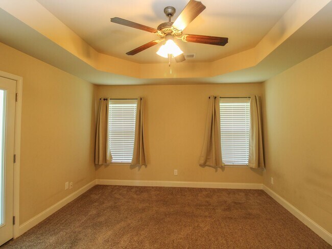 Building Photo - 4 Bedroom Home  in Athens City!