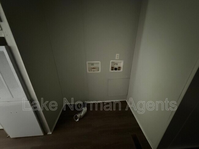 Building Photo - 1121 McRee Heights Cir